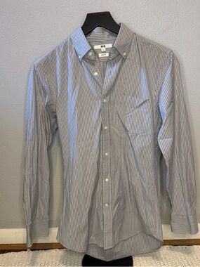 Uniqlo Men's Gray and White Striped Collared Button Down Shirt Slim Fit